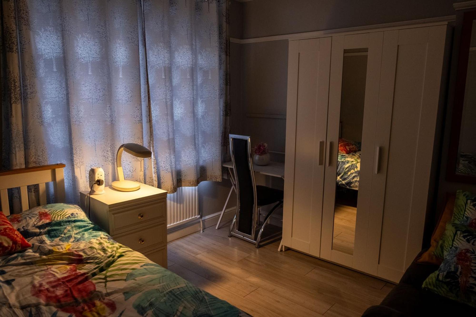 Spacious Double Bedroom In Shooters Hill * Londen