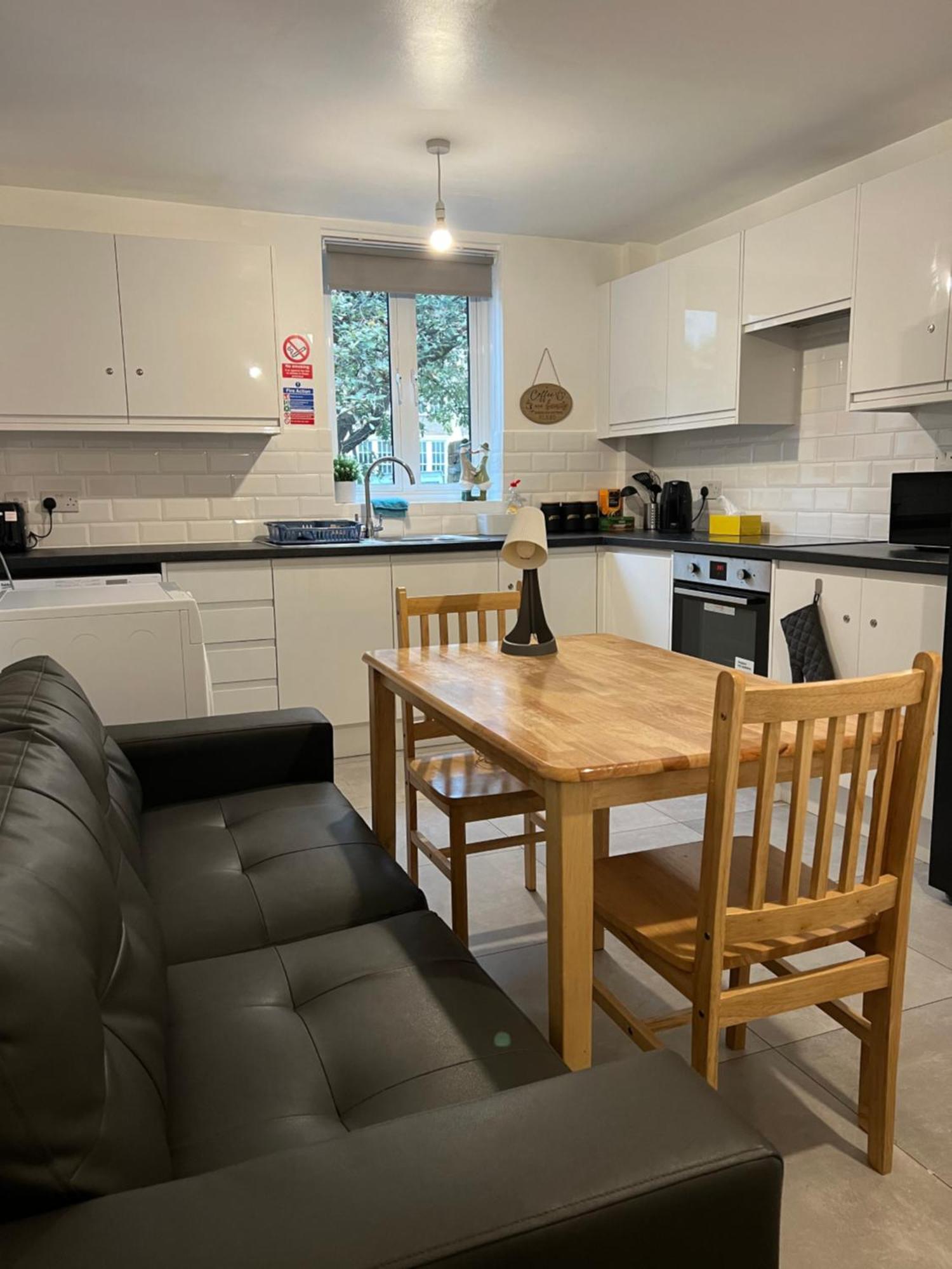 Lovely Double In Euston & Square In Homestay London