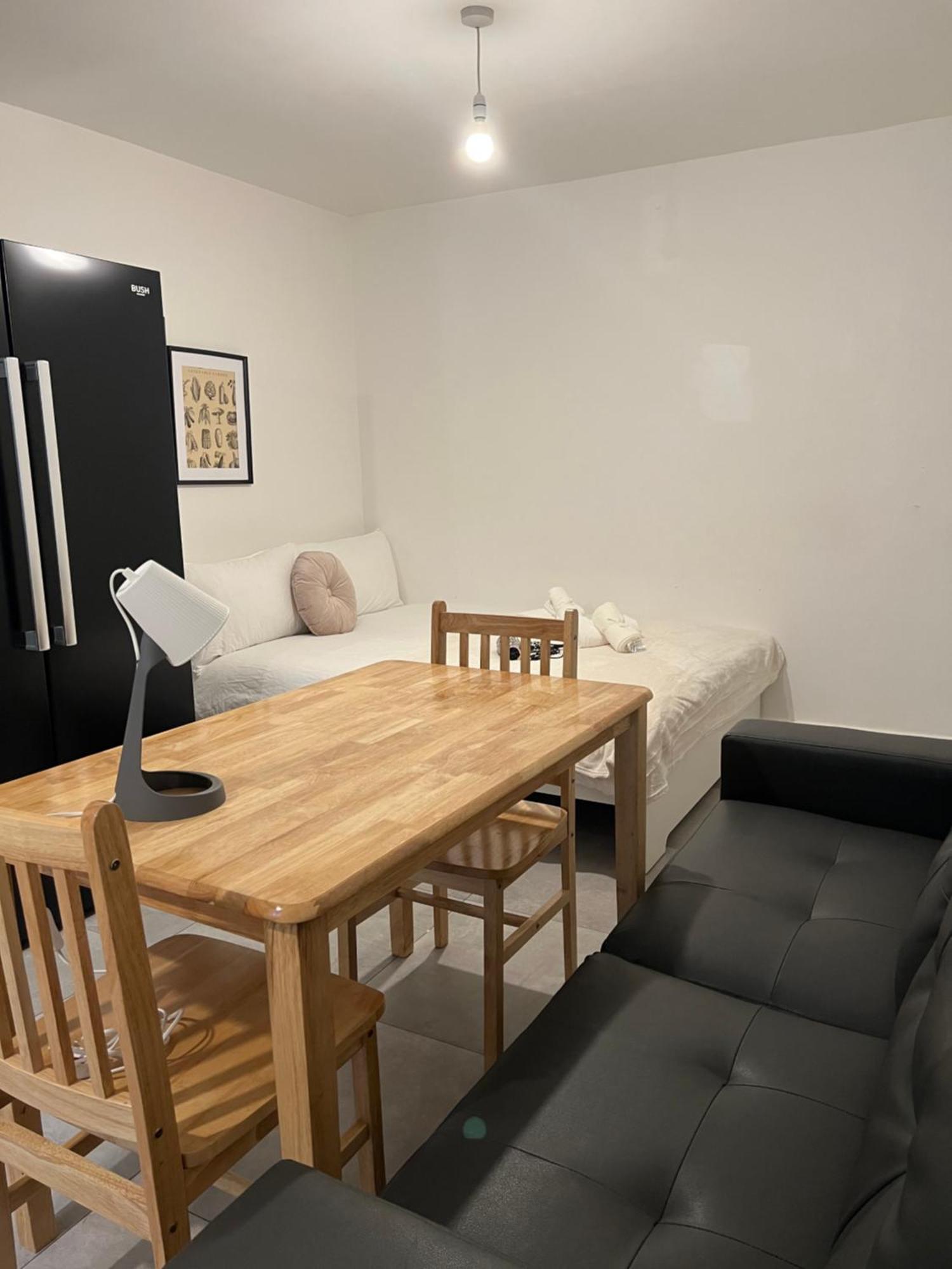 Lovely Double In Euston & Square In