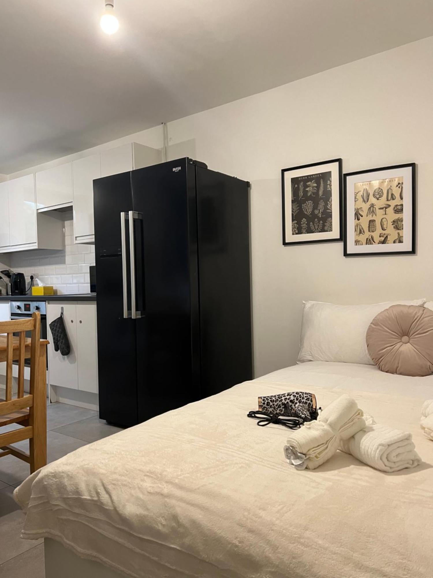 Lovely Double In Euston & Square In Homestay