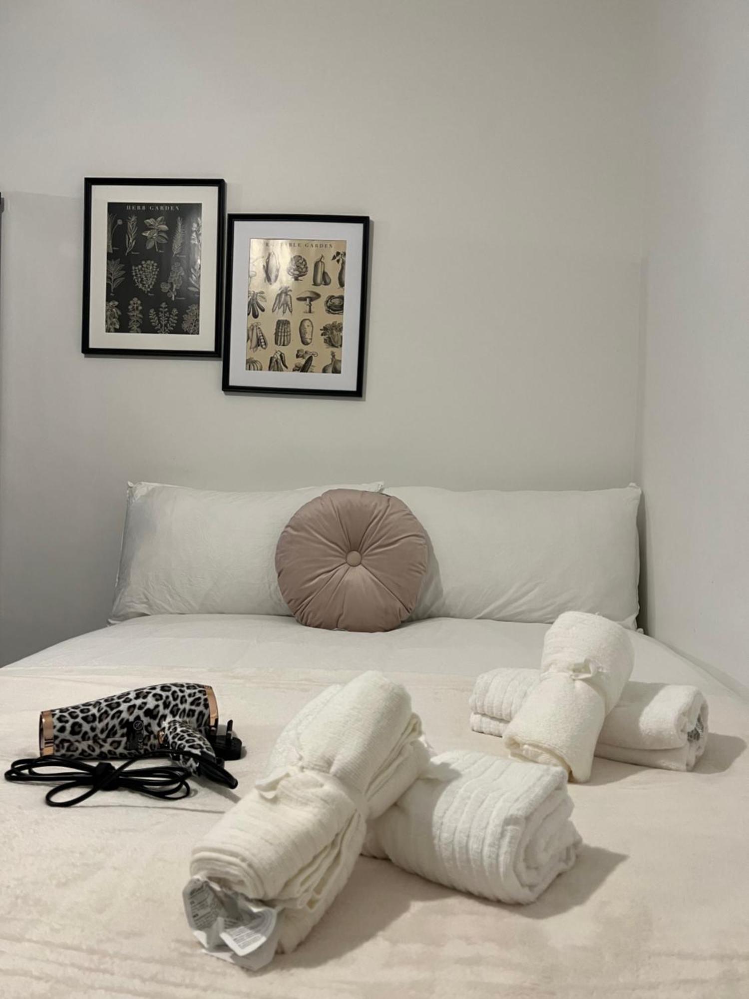Lovely Double In Euston & Square In