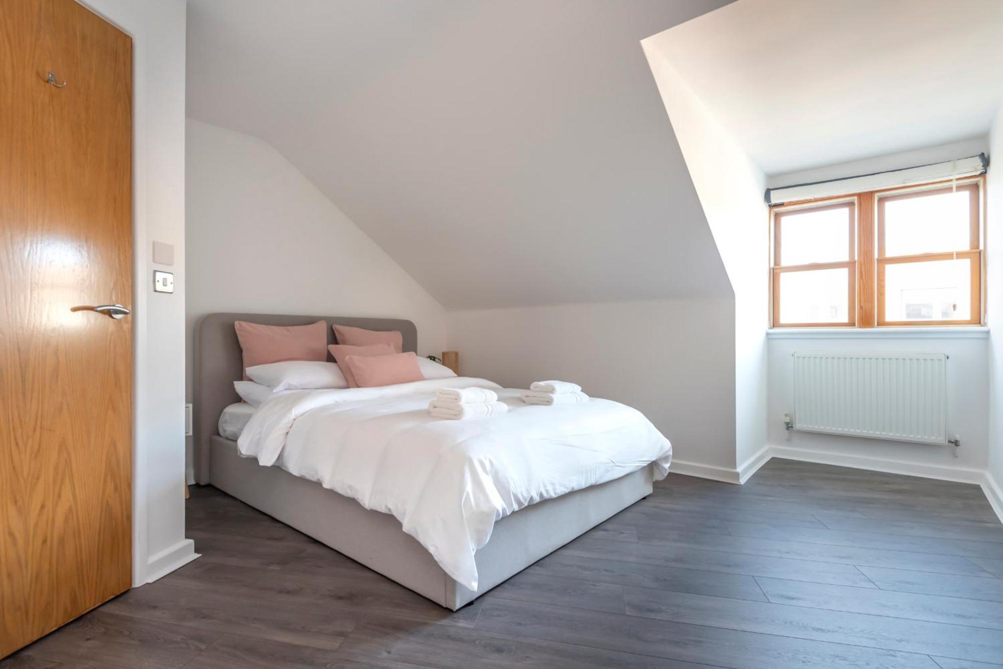 The Loft - Spacious Luxury 2 Bed 2 Bath With Free Secure Parking And Tube Close By *