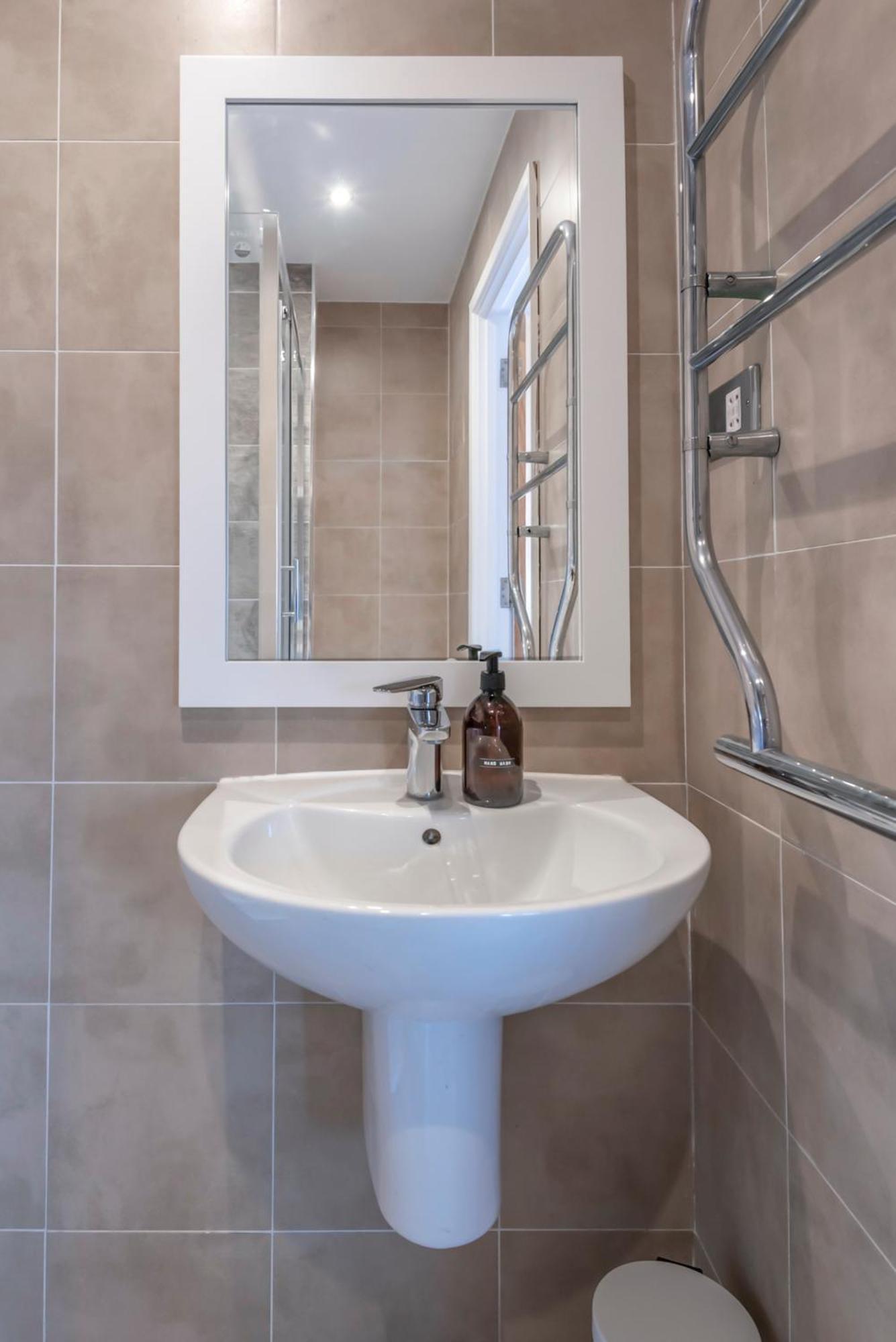 The Loft - Spacious Luxury 2 Bed 2 Bath With Free Secure Parking And Tube Close By London