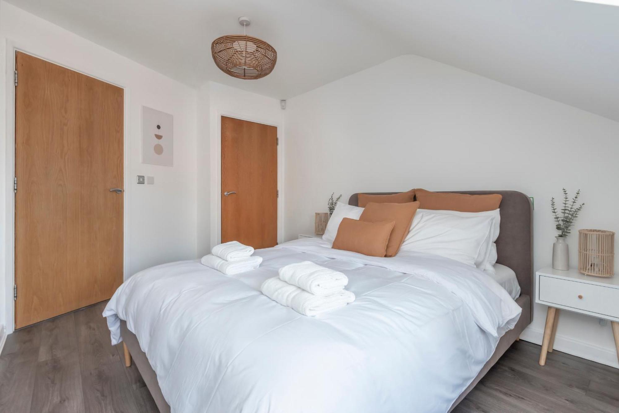 Apartment The Loft - Spacious Luxury 2 Bed 2 Bath With Free Secure Parking And Tube Close By