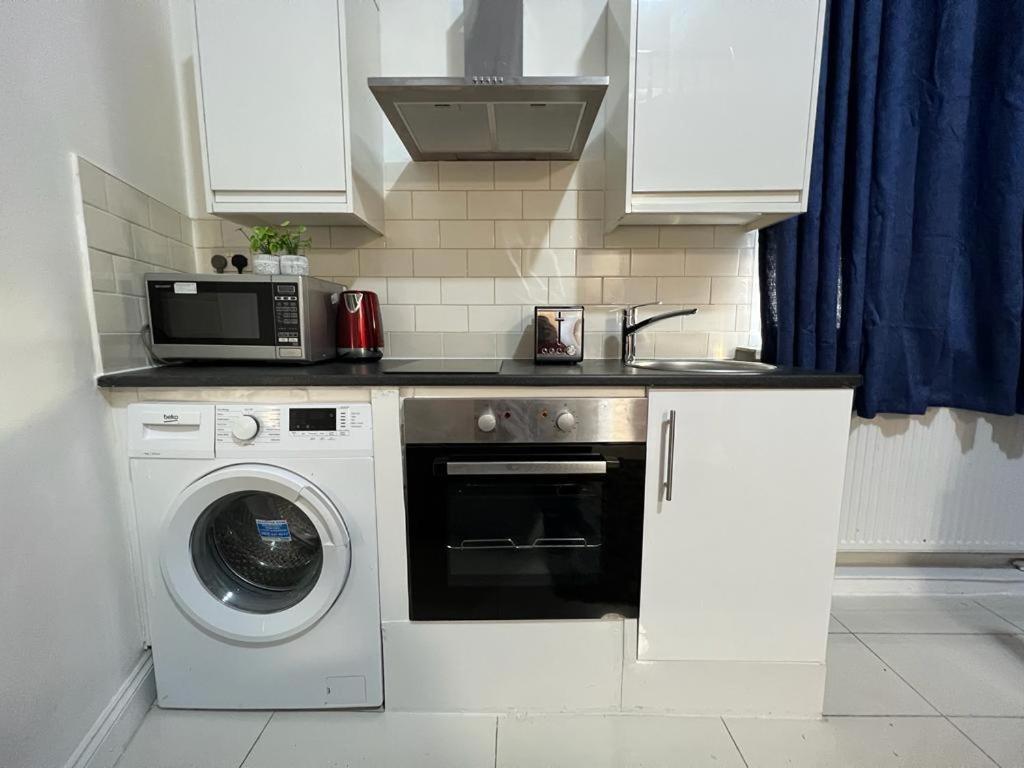 Modern Queenspark Appartement Londres
