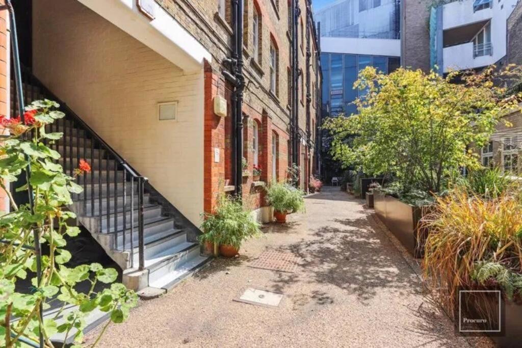Small One-bed Flat, Payment Required Straight Away, Host Will Message After You've Made A Reservation Londres