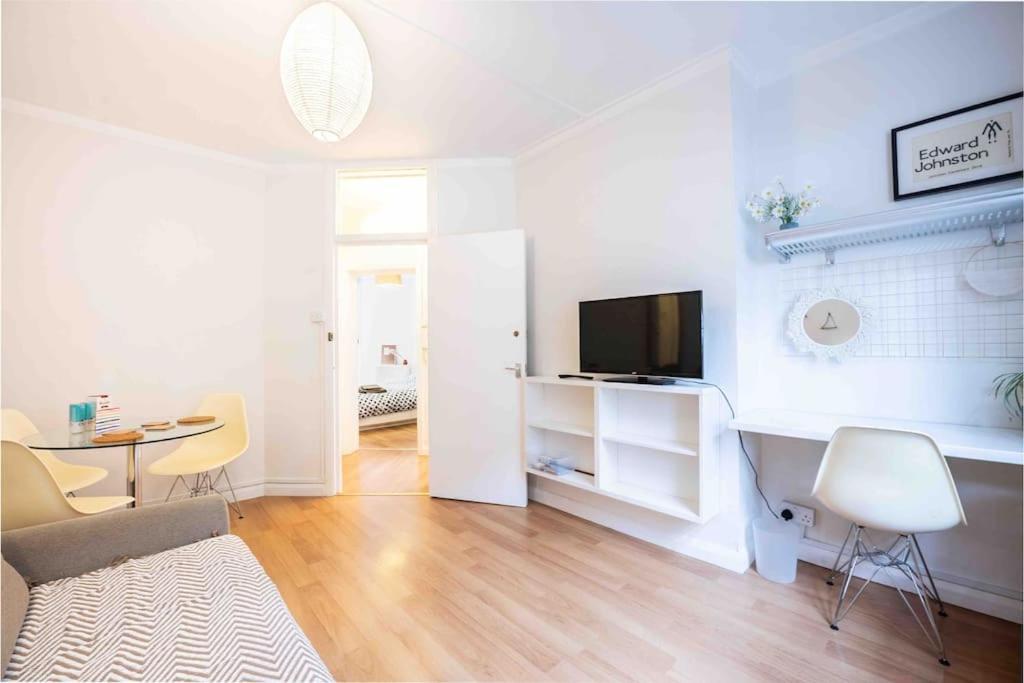 Small One-bed Flat, Payment Required Straight Away, Host Will Message After You've Made A Reservation Appartement