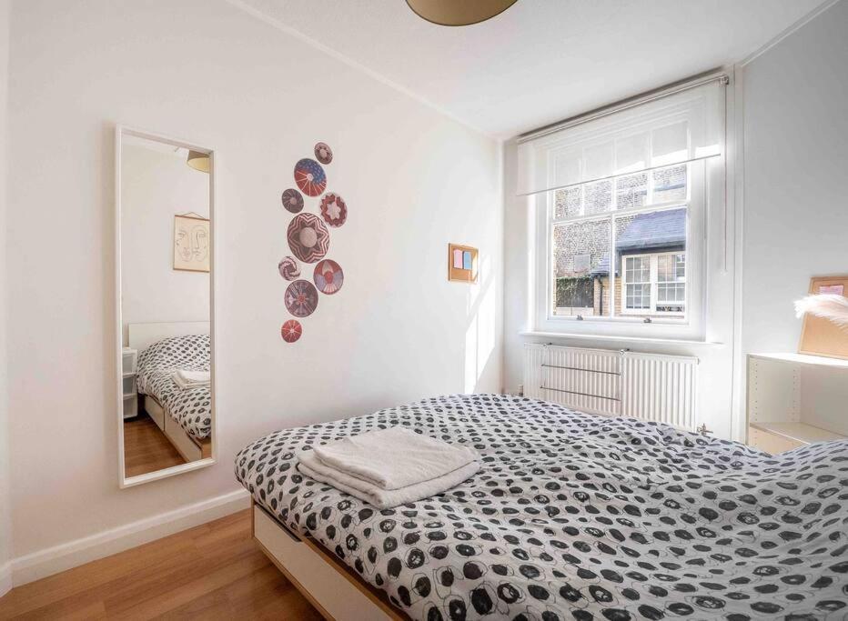 Appartement Small One-bed Flat, Payment Required Straight Away, Host Will Message After You've Made A Reservation Londres