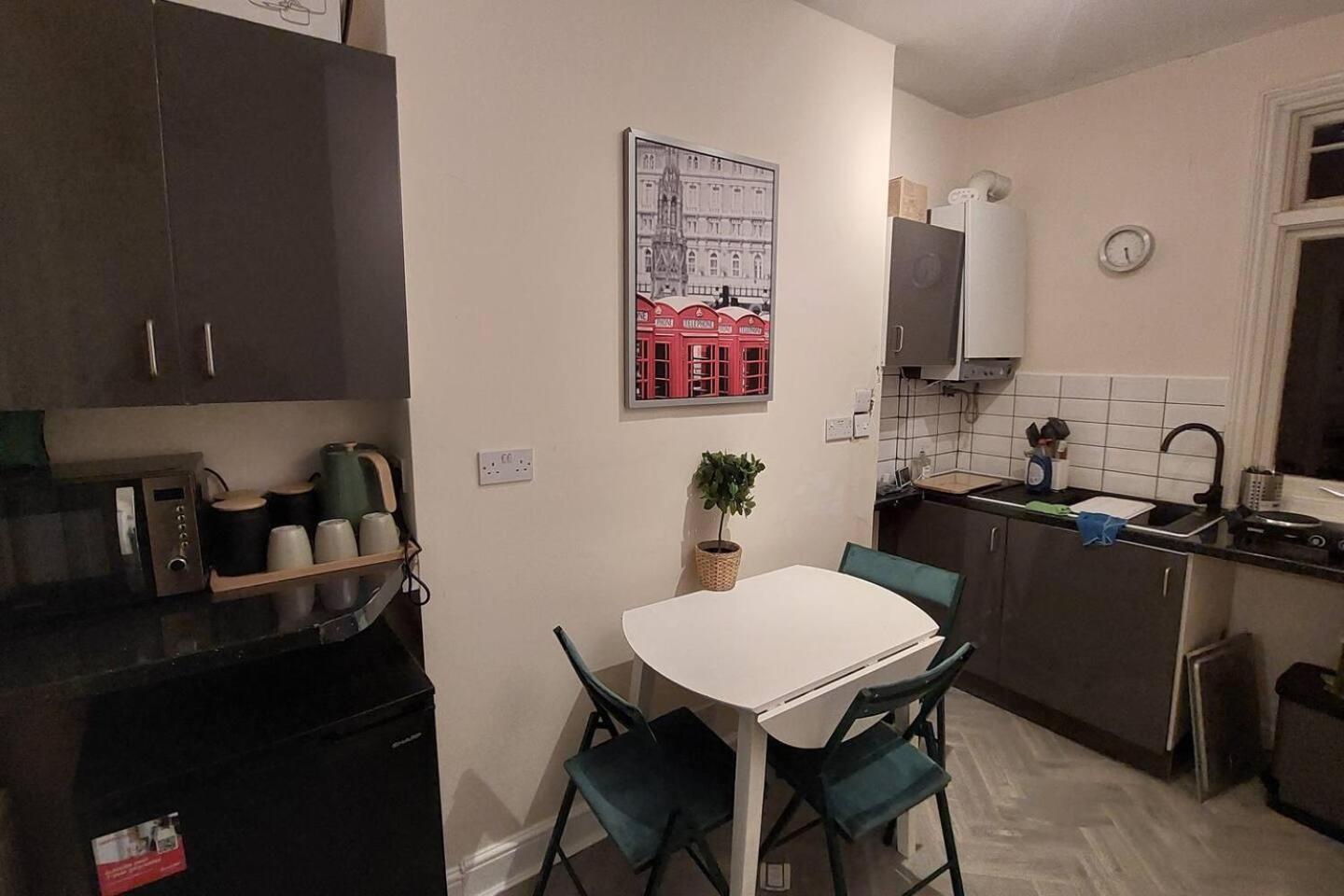 Impeccable 1 Bedroom Flat In Apartment London