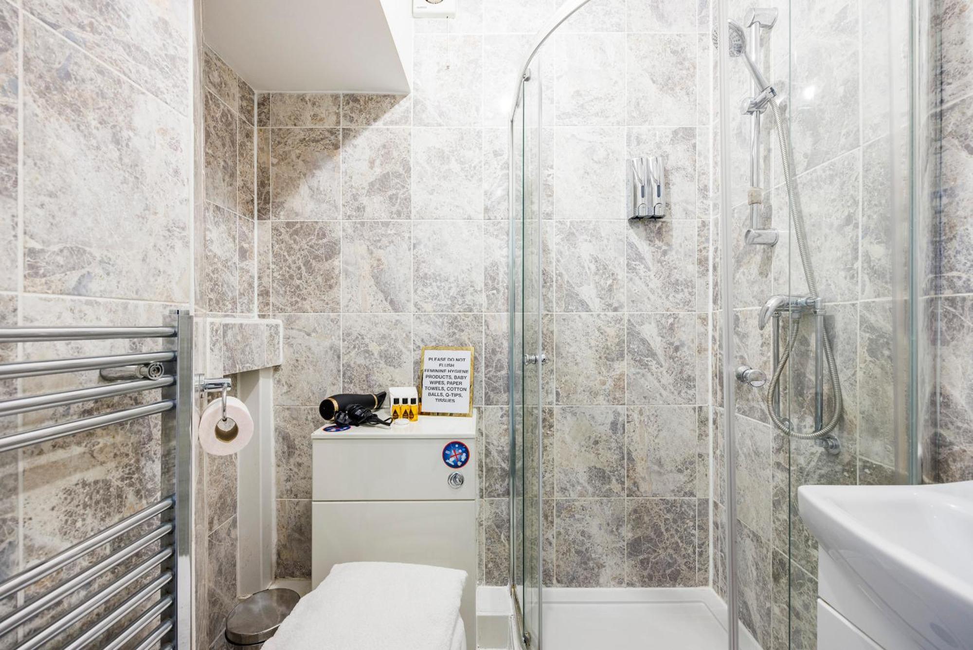 Bridge 2 Bed - Sleeps 3 *