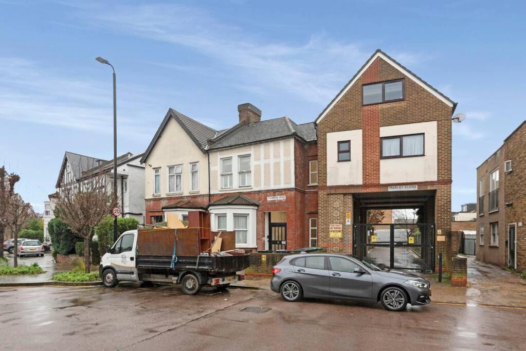 Stunning 1-bed Flat In 20 Mins From Apartamento *