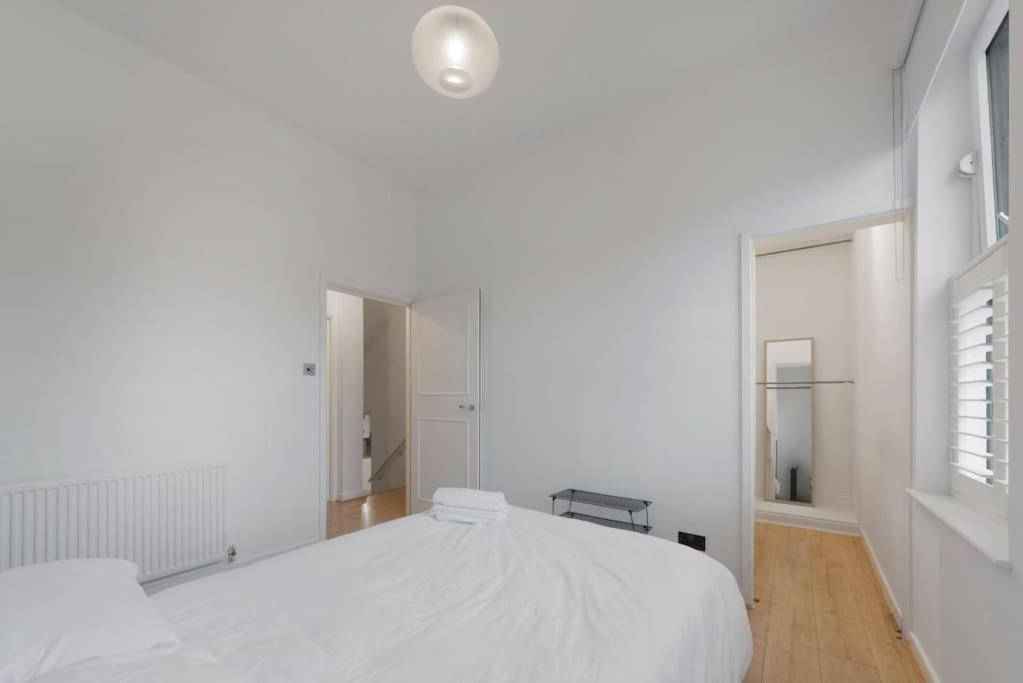 Stunning 1-bed Flat In 20 Mins From Apartamento *
