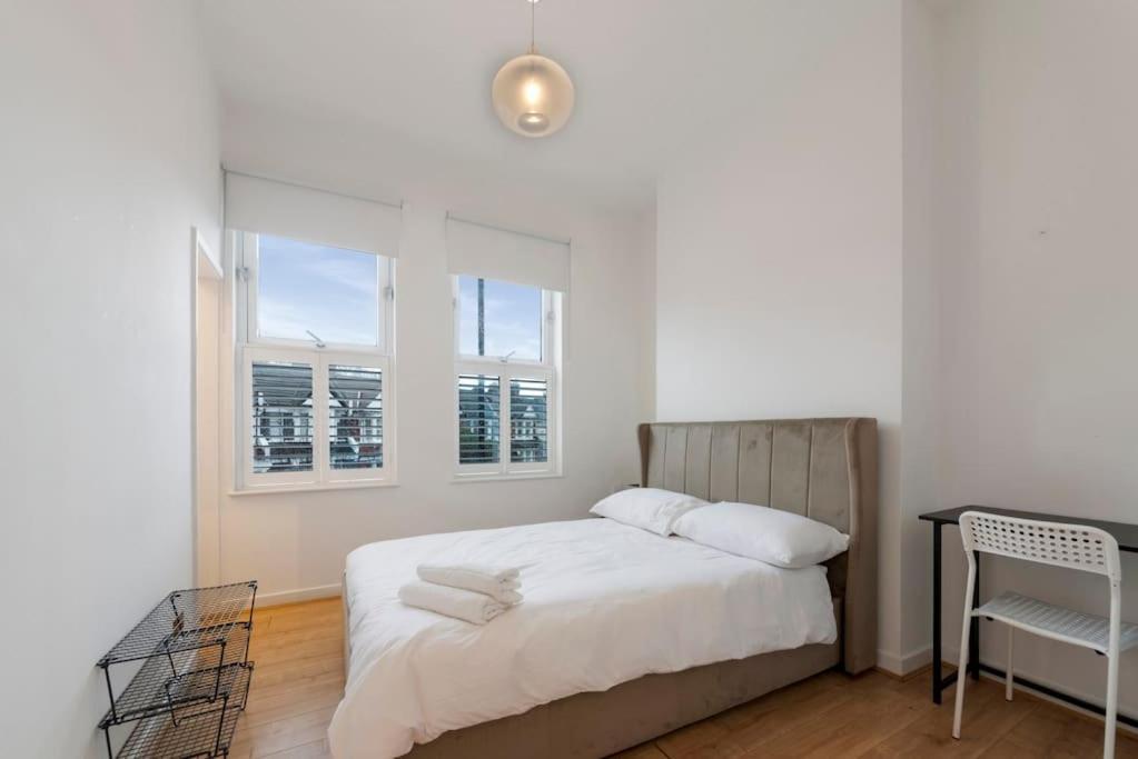 Stunning 1-bed Flat In 20 Mins From Apartamento *