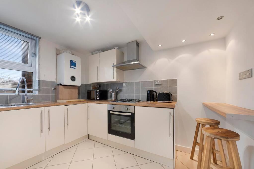 Stunning 1-bed Flat In 20 Mins From Apartamento Londres