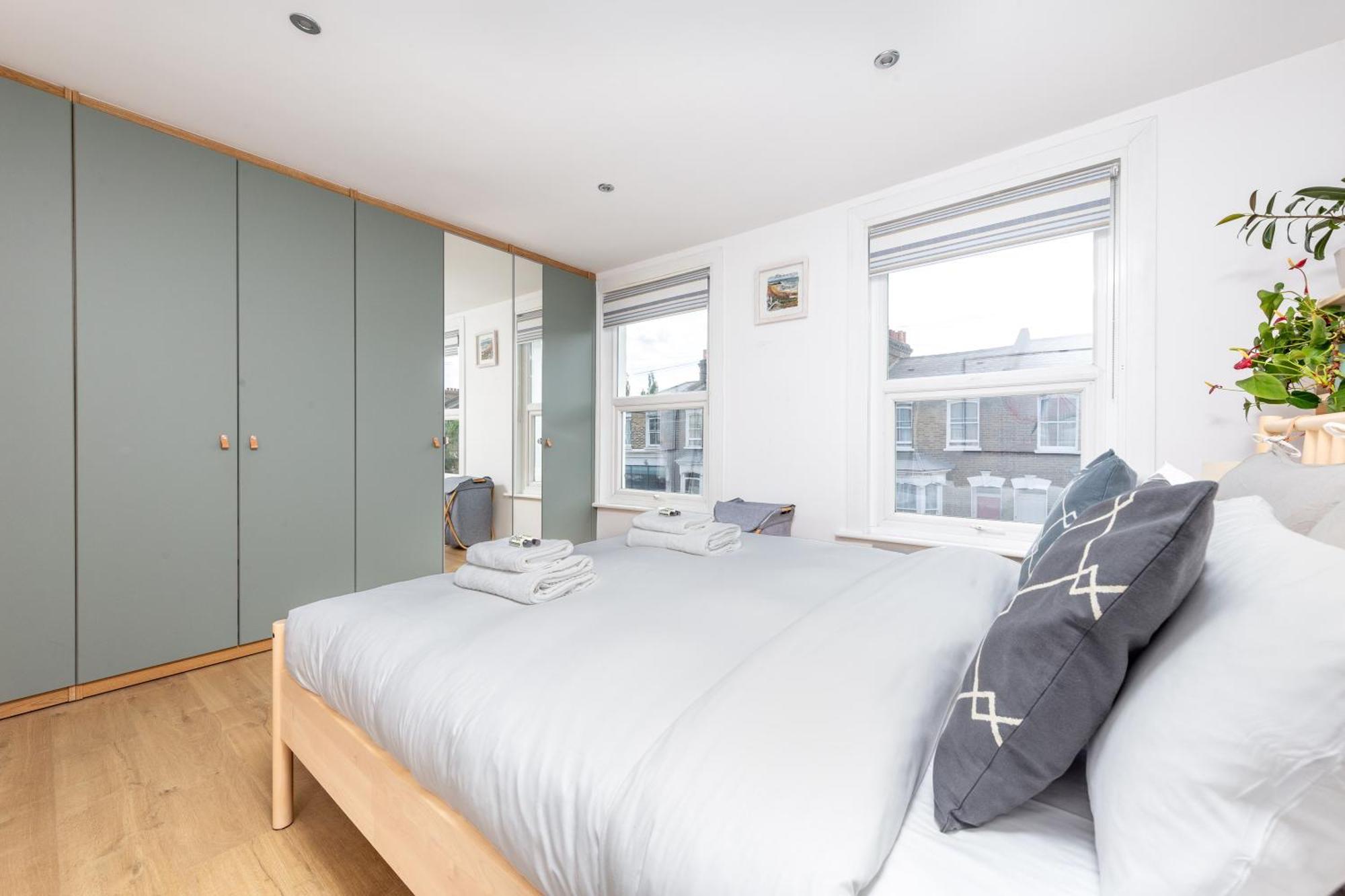 Chic Semi-detached House With A Private Garden, Se Hébergement de vacances *