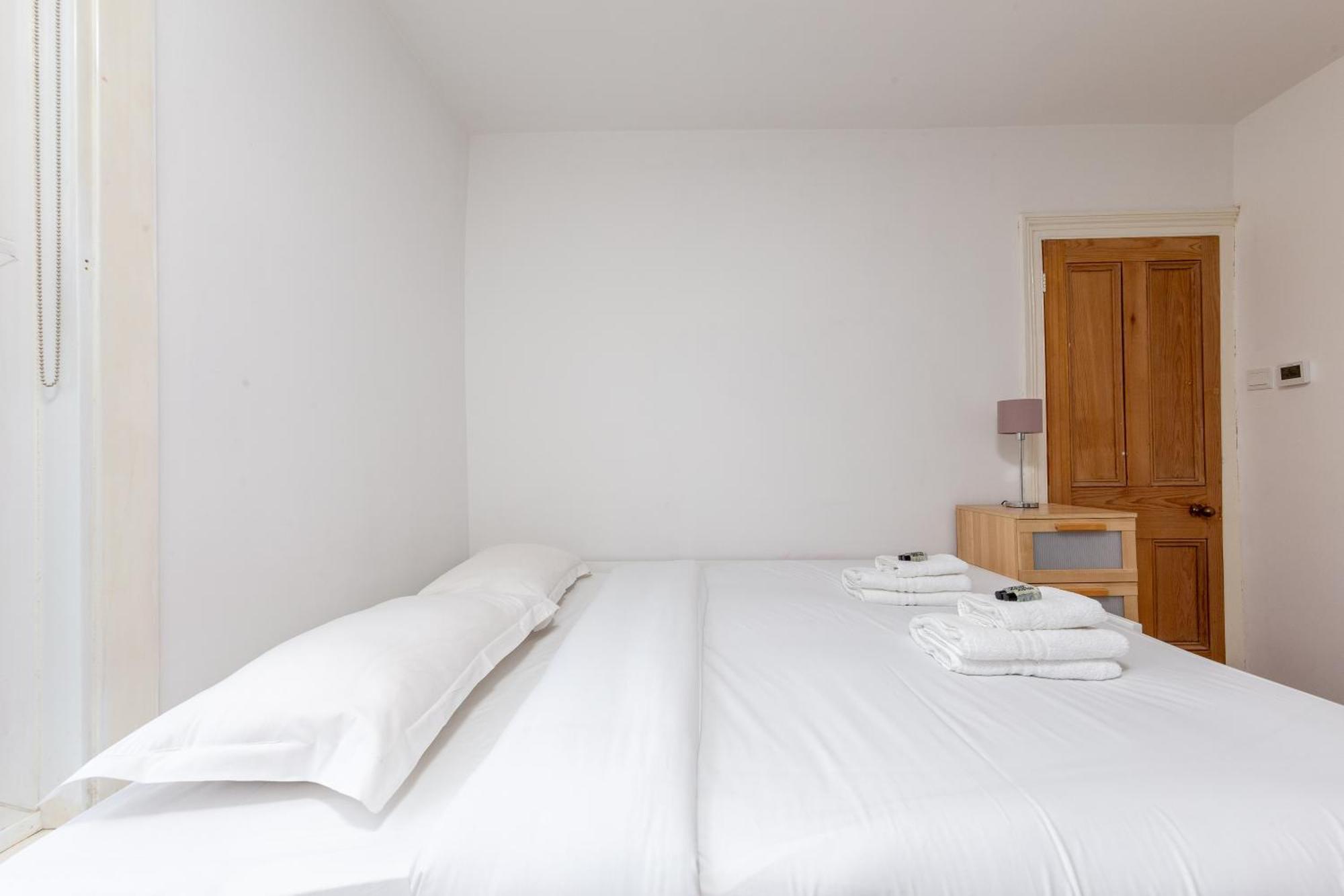 Chic Semi-detached House With A Private Garden, Se Hébergement de vacances *