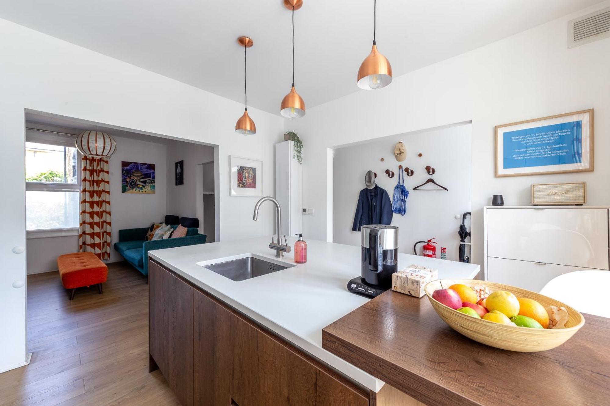 Chic Semi-detached House With A Private Garden, Se Hébergement de vacances *