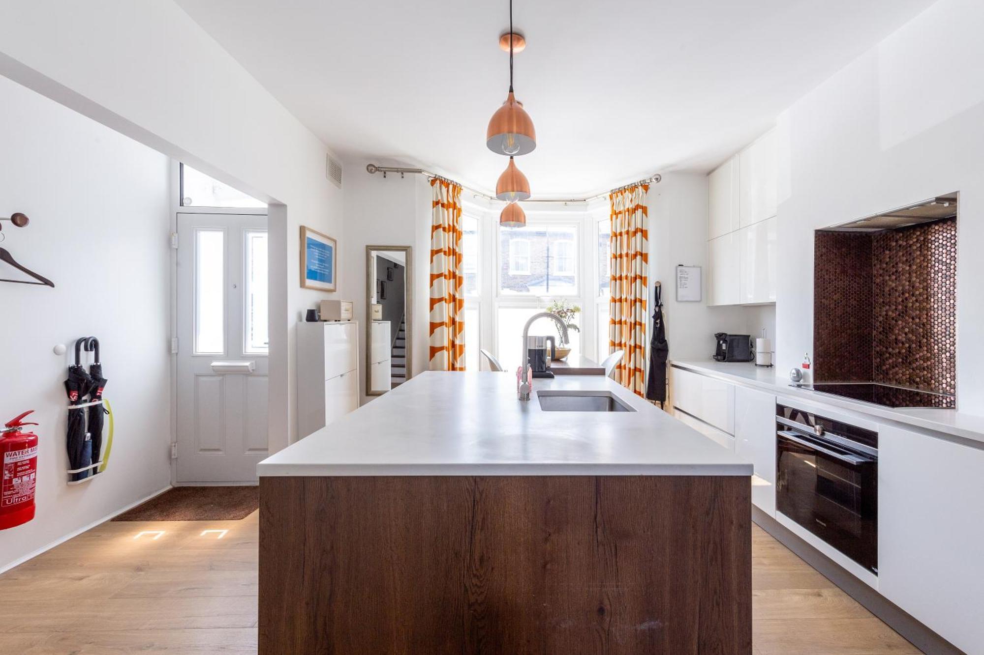 Chic Semi-detached House With A Private Garden, Se Hébergement de vacances Londres