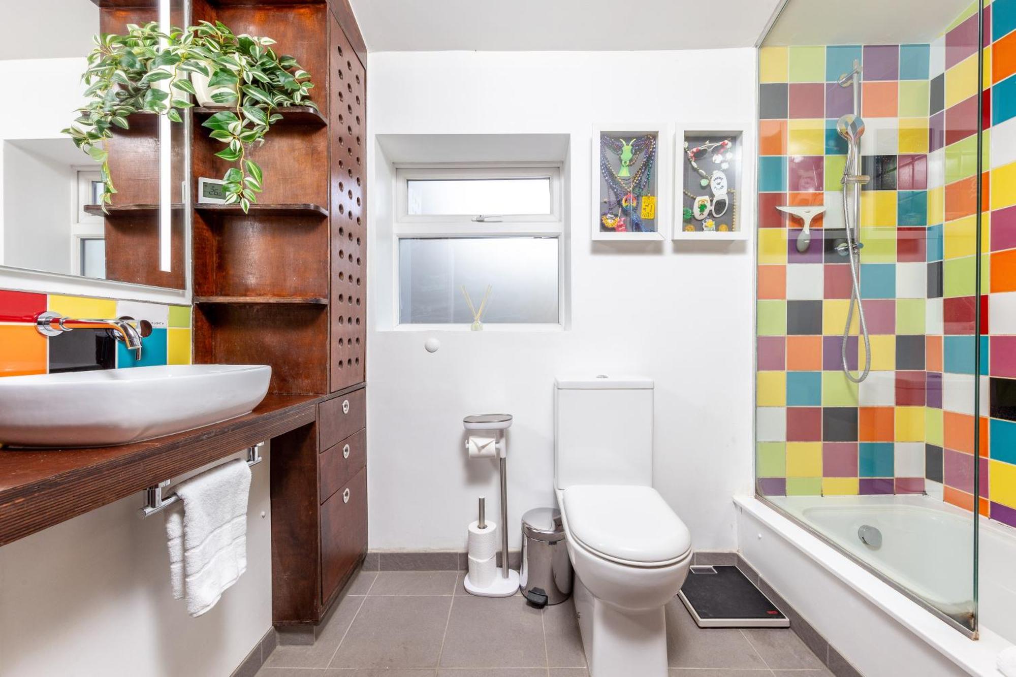 Chic Semi-detached House With A Private Garden, Se