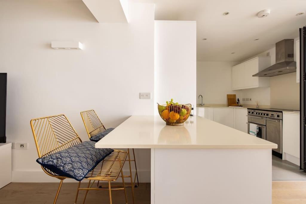 Wild Roses Serviced - Borough Apartment *