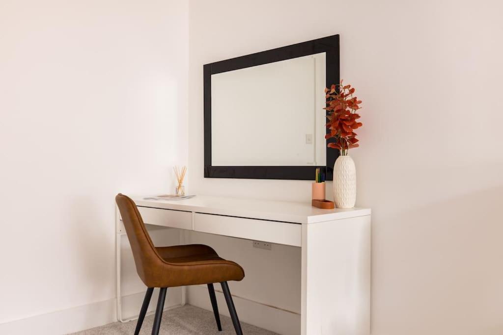 Wild Roses Serviced - Borough Apartment *
