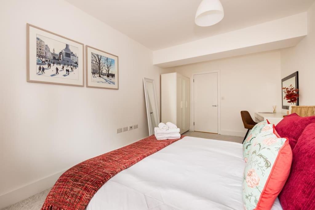 Wild Roses Serviced - Borough