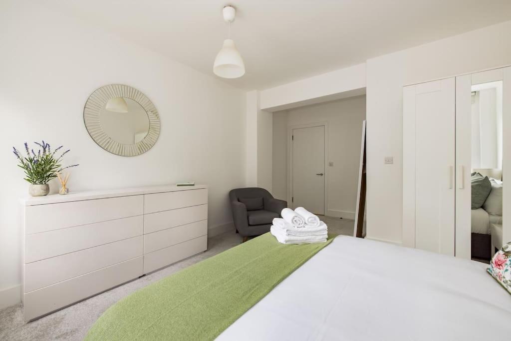 Wild Roses Serviced - Borough Apartment *