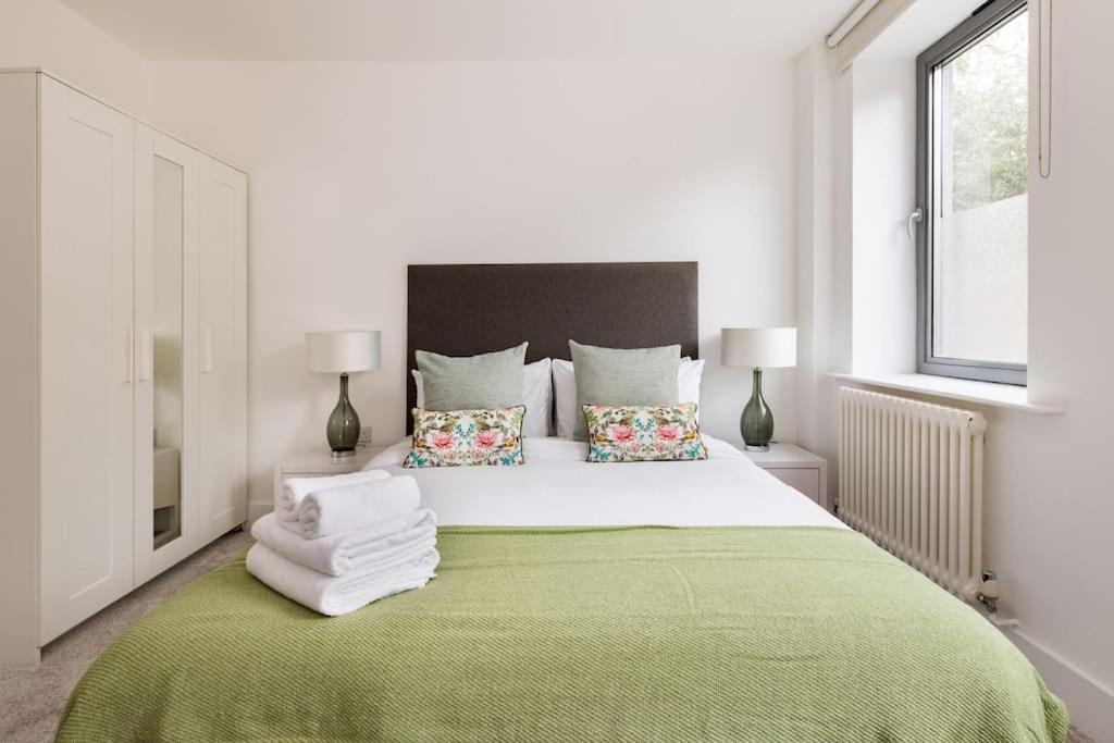 Wild Roses Serviced - Borough London