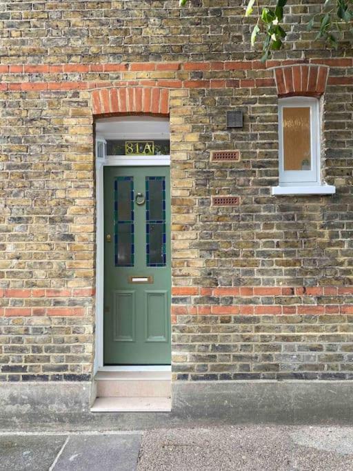 Interior Designed Flat Near Kew Botanical Gardens
