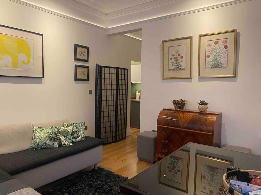 Apartamento Interior Designed Flat Near Kew Botanical Gardens *