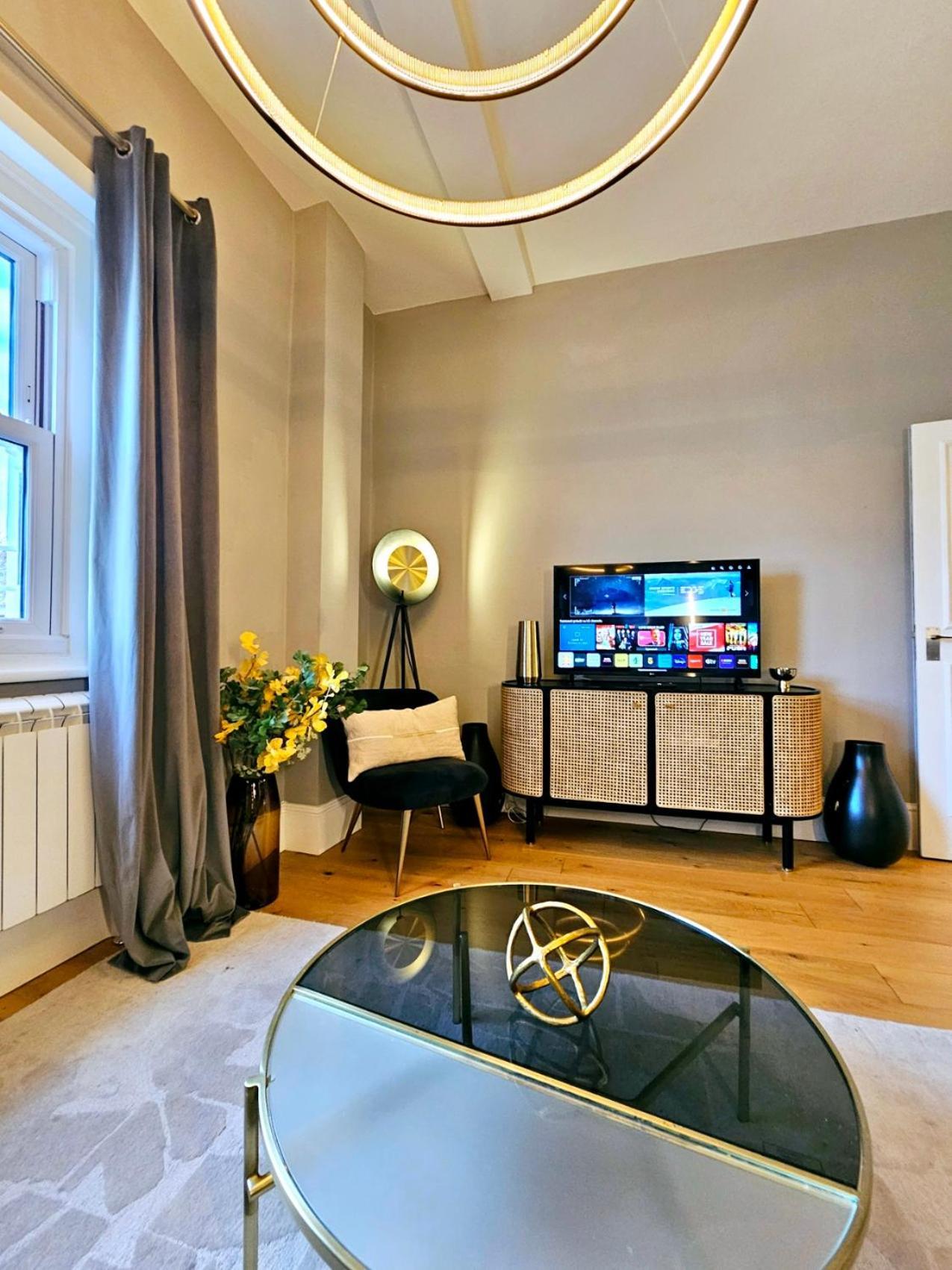 Gorgeous Hyde Park With Elevator Access By Tube Metro Stations Apartamento Londres