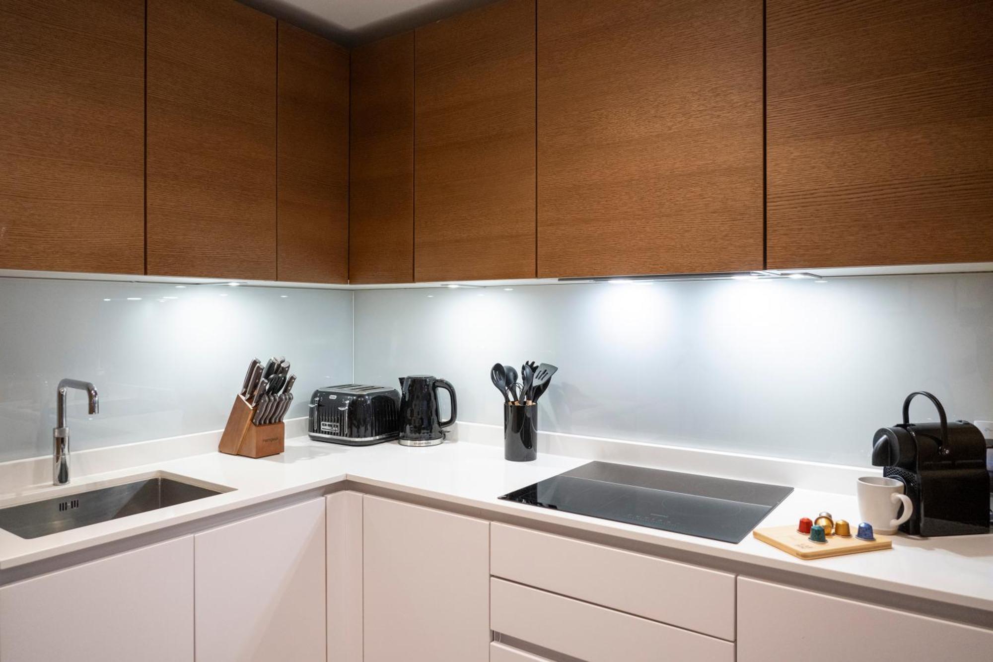 Newly Furnished W/ Patios - Hampstead Heath