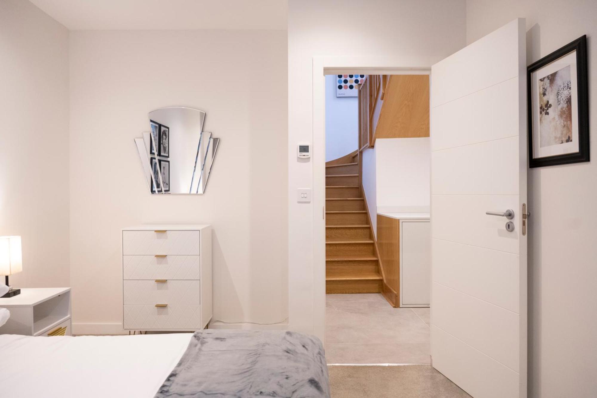 Newly Furnished W/ Patios - Hampstead Heath Appartement