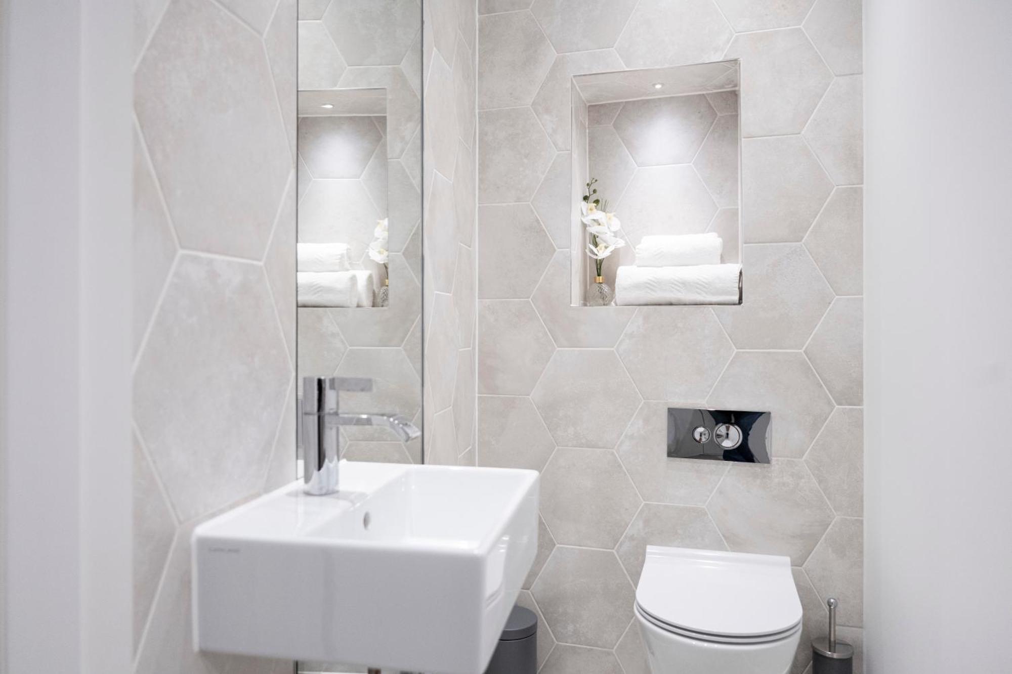 Newly Furnished W/ Patios - Hampstead Heath Appartement *