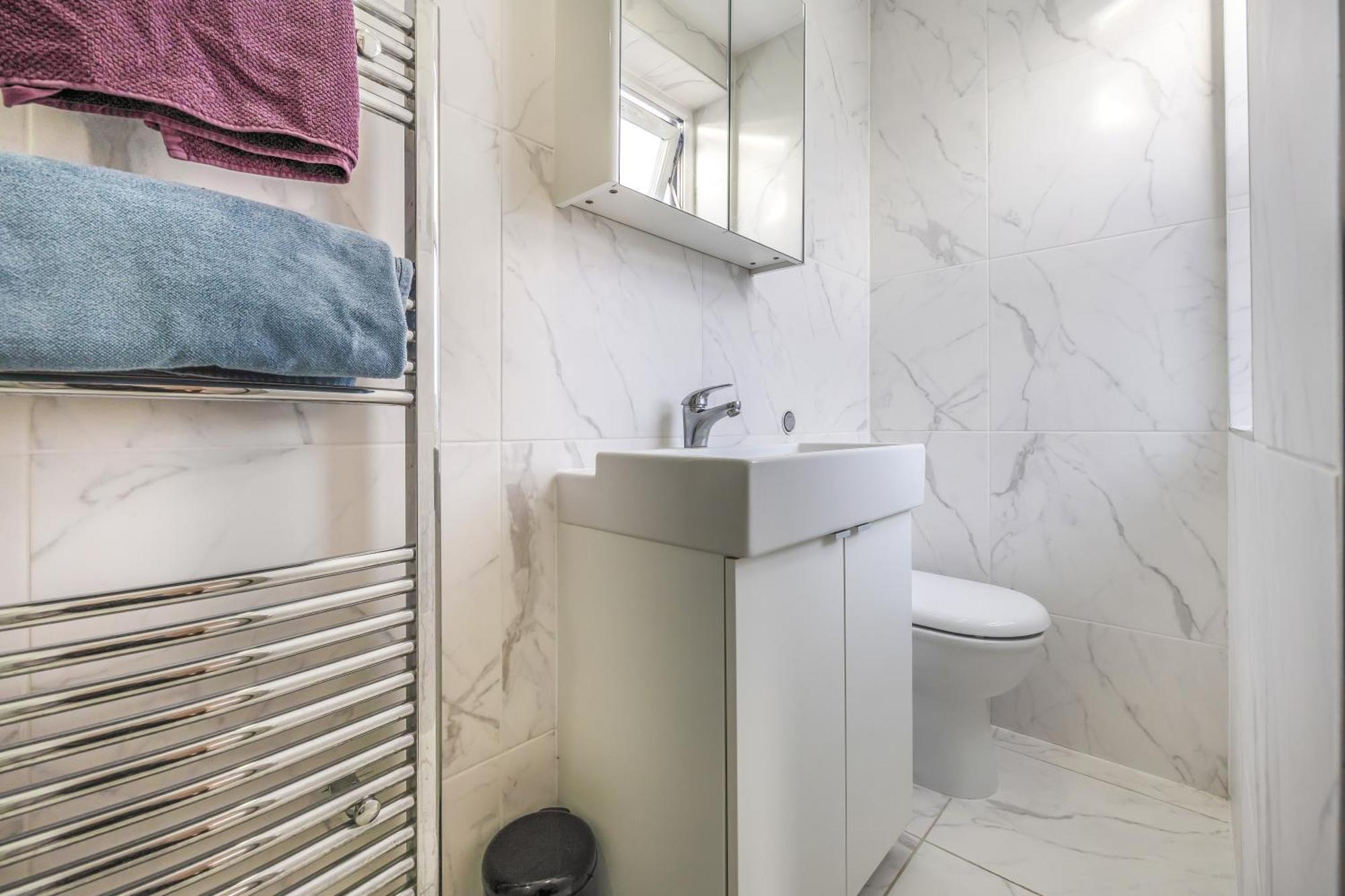 Apartment Spacious Near Hammersmith Staion London