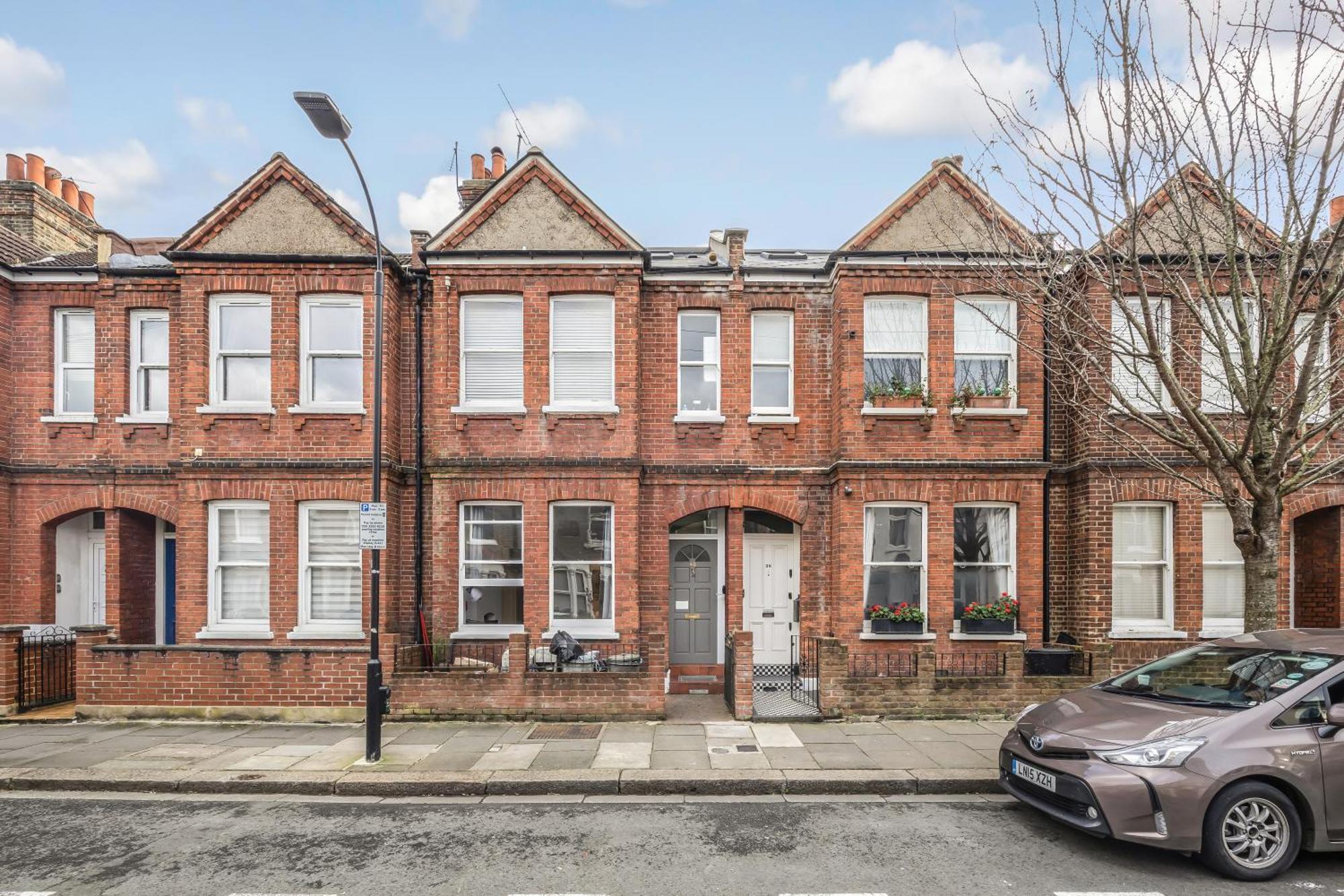 Spacious Near Hammersmith Staion Apartment *