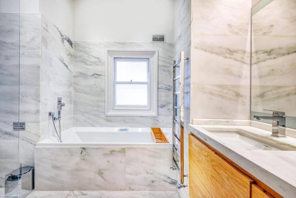 2 Bedroom Luxury Flat In South Kensington * Londres