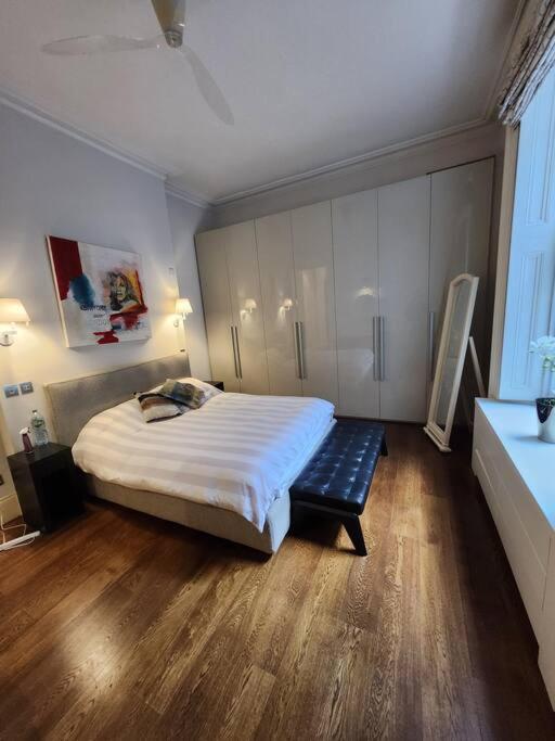 2 Bedroom Luxury Flat In South Kensington * Londres