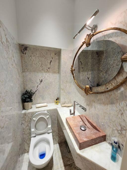 2 Bedroom Luxury Flat In South Kensington