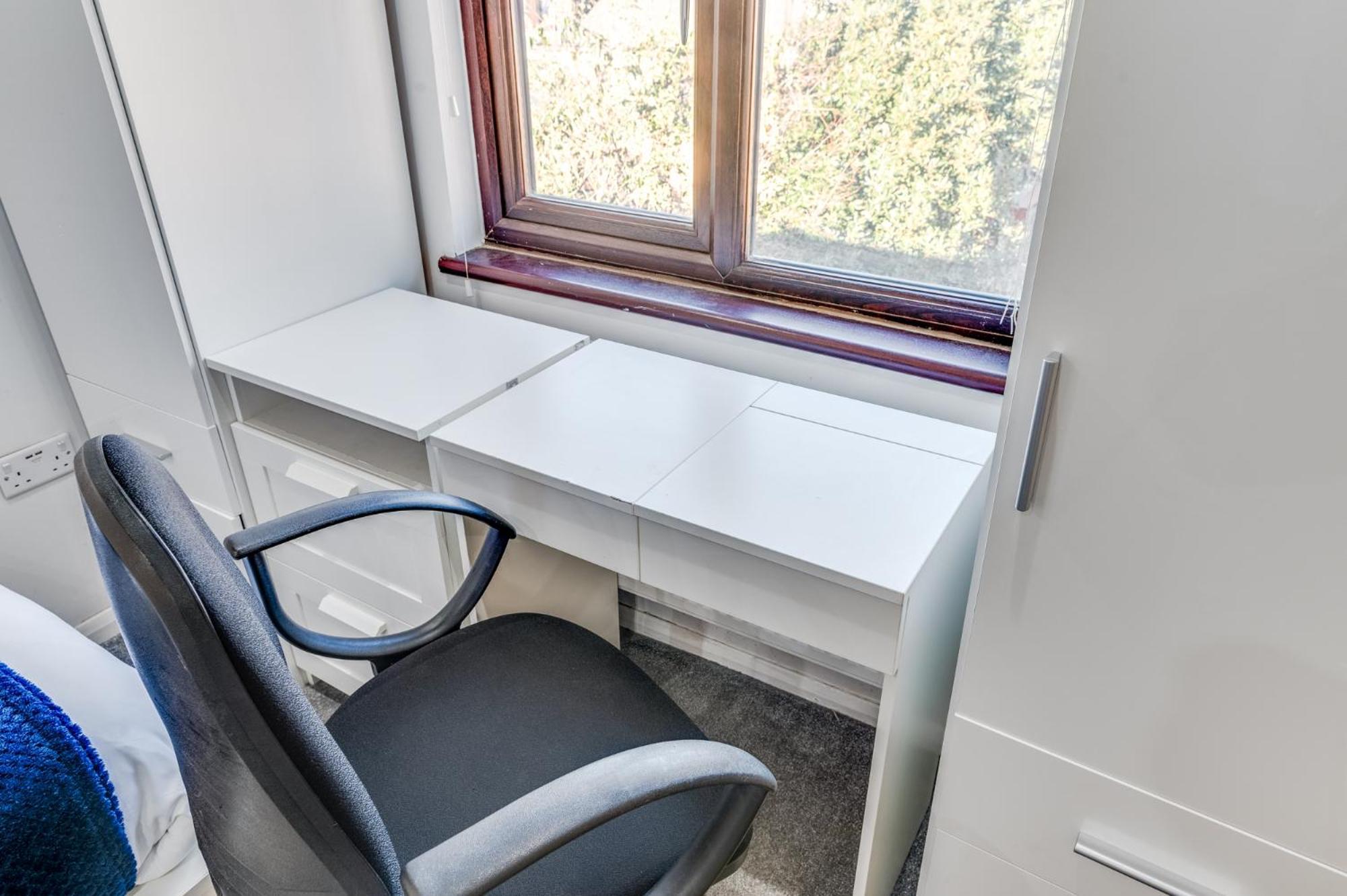 Livestay - Stylish 3-bed Gem In Trendy E1 *