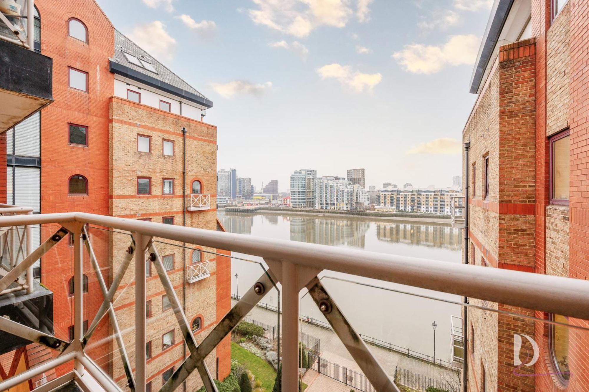 Beautiful 1 Bed On The River Appartement *