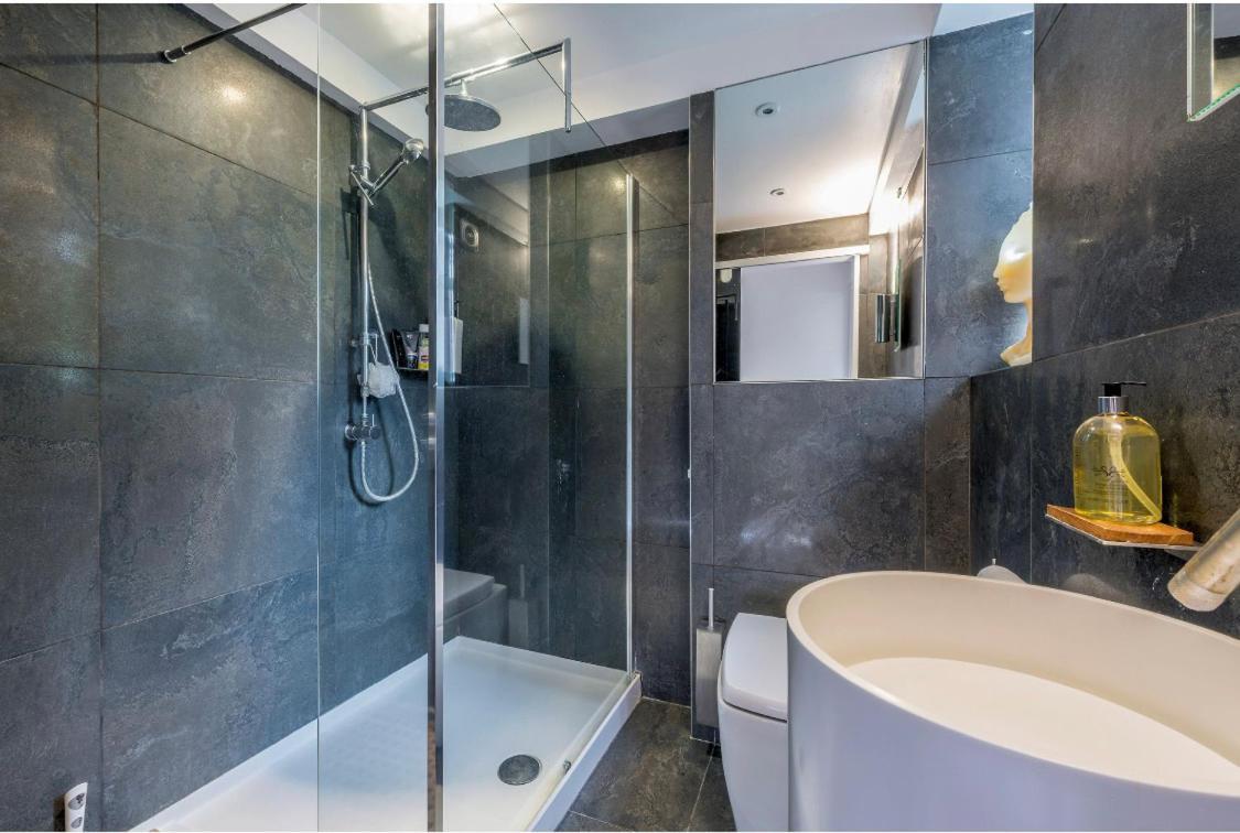 Appartement Stunning 3 Bedroom, 3 Bathroom Duplex With Terrace Londen