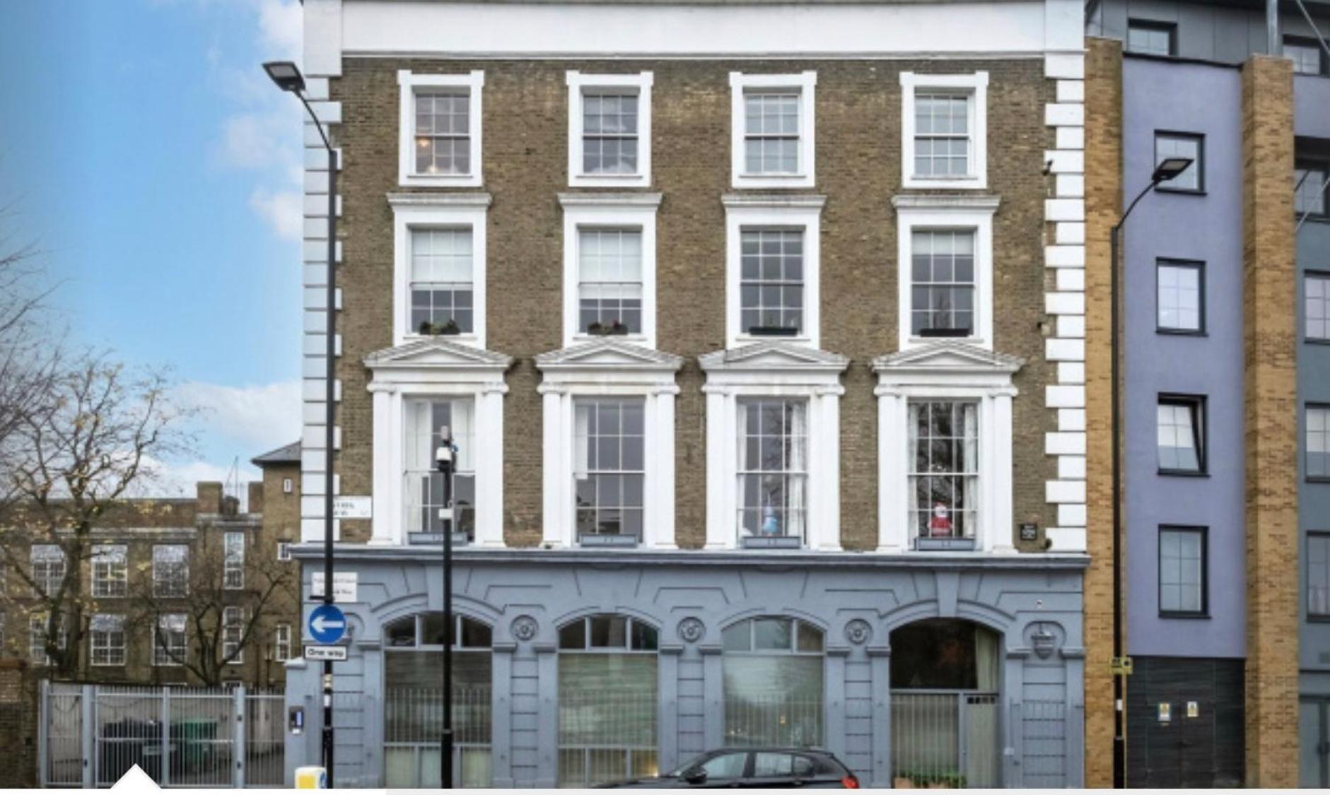 Stunning 3 Bedroom, 3 Bathroom Duplex With Terrace Londen