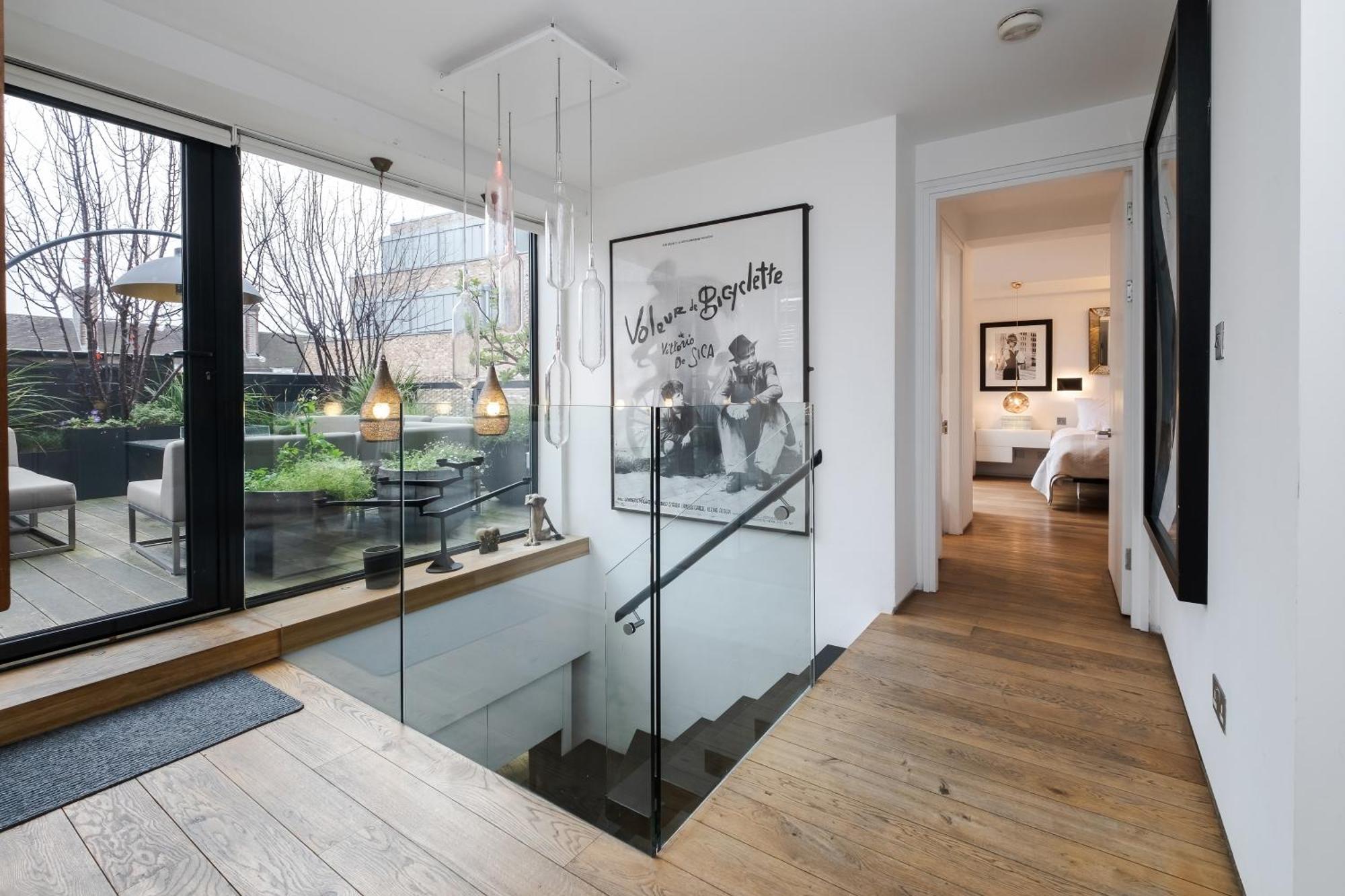 Stunning 3 Bedroom, 3 Bathroom Duplex With Terrace * Londen