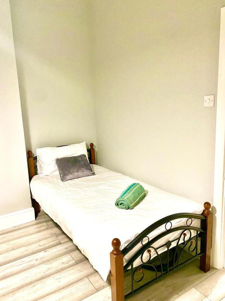 One Bedroom Ground Floor In Apartamento *