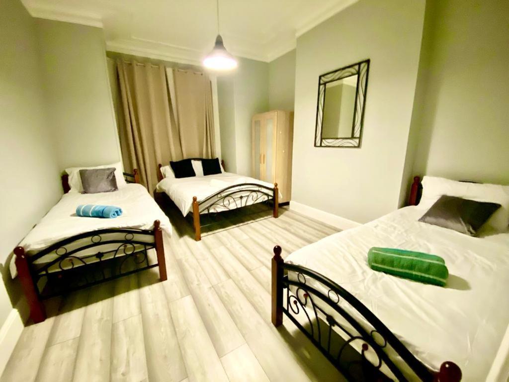 One Bedroom Ground Floor In * Londres