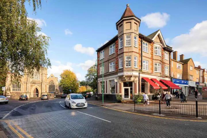 Casa de férias Stunning 4 Bedroom, 3 Bathroom House With Private Hottub & Gym - Escape London, In Lonon *