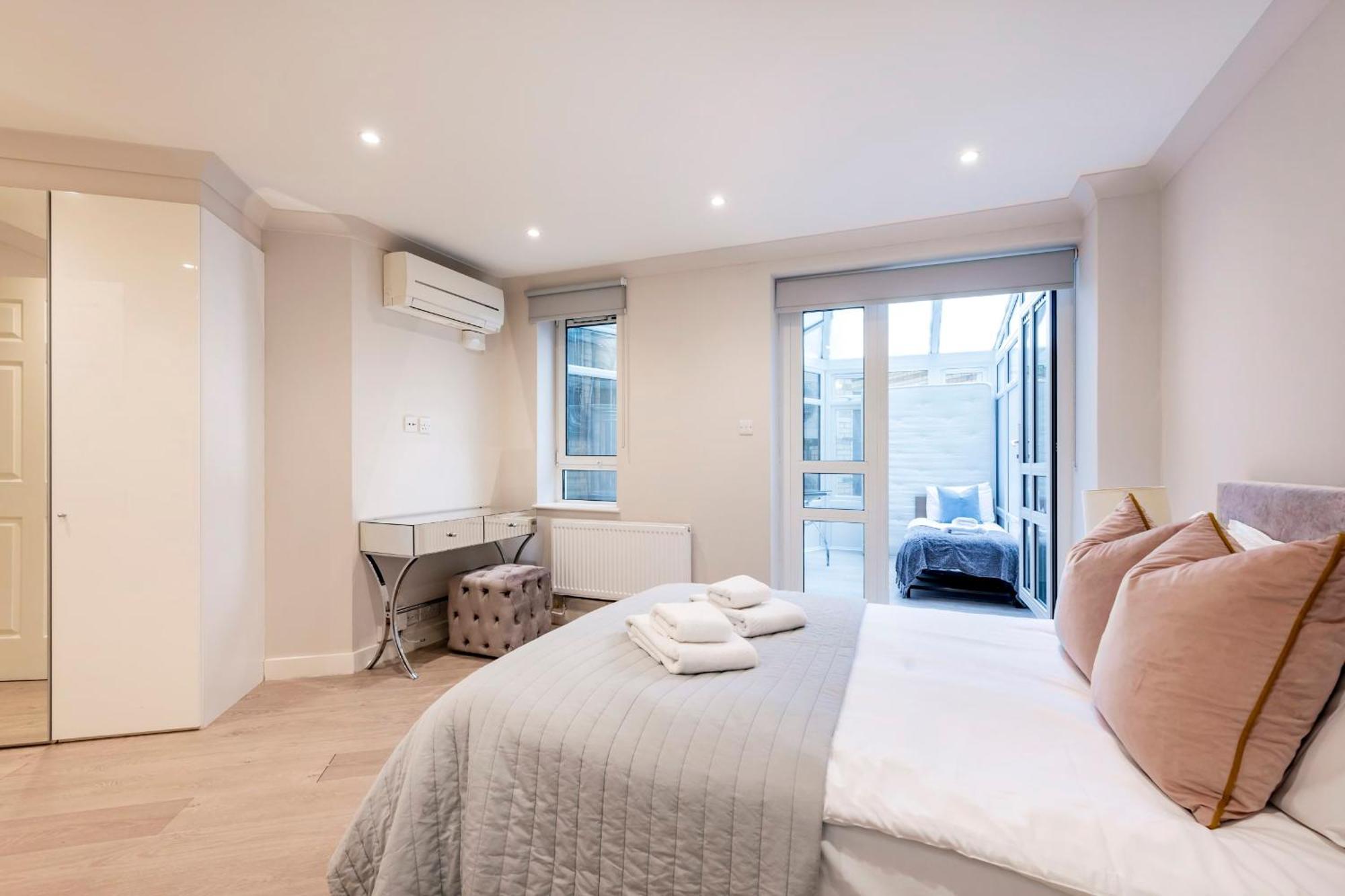 Beautiful 2-bed Flat-hosted By Sweetstay Apartment