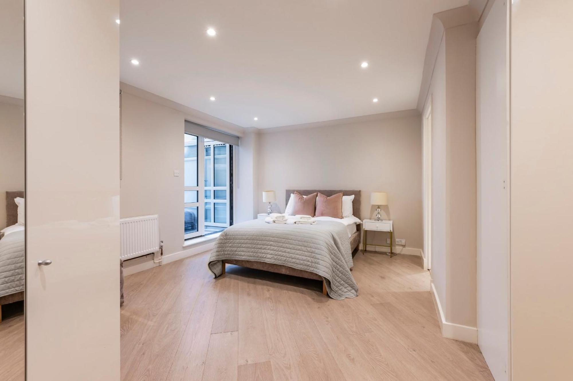 Beautiful 2-bed Flat-hosted By Sweetstay Apartment