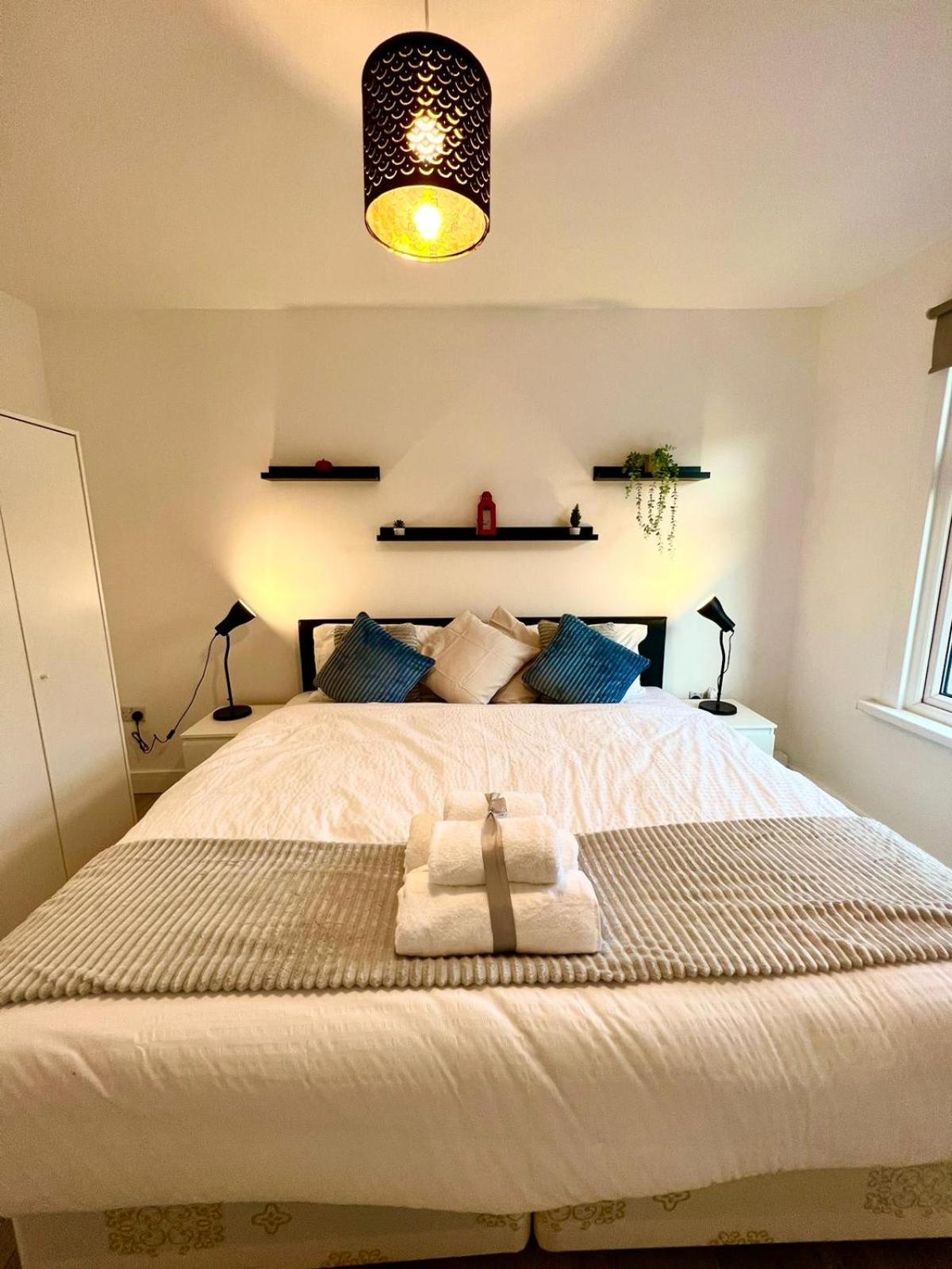 Stratford City - Luxe House With Garden Holiday home